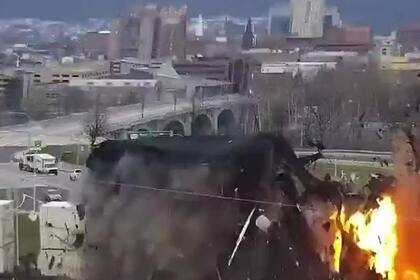 Así fue la poderosa explosión de una fábrica de chocolate