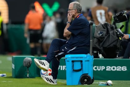 Así fue la solitaria llegada de Marcelo Bielsa a Uruguay.