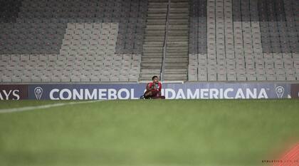 En la inmensidad del estadio de Athletico Paranaense, Lucho González se retiró del fútbol profesional.