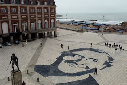 Así había quedado el mural de Néstor Kirchner realizado sobre la Rambla