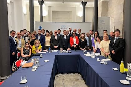 Así le dieron la bienvenida a Álvaro Martínez