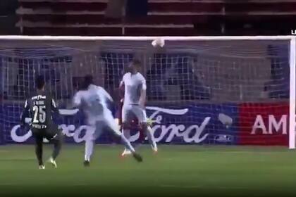 Así le pegó Menino desde muy lejos: bombazo al ángulo para la victoria de Palmeiras en la altura