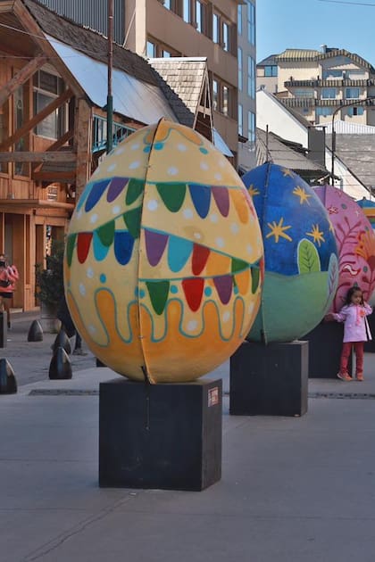 Así luce el centro de Bariloche ahora, listo para la Fiesta del Chocolate durante Semana Santa