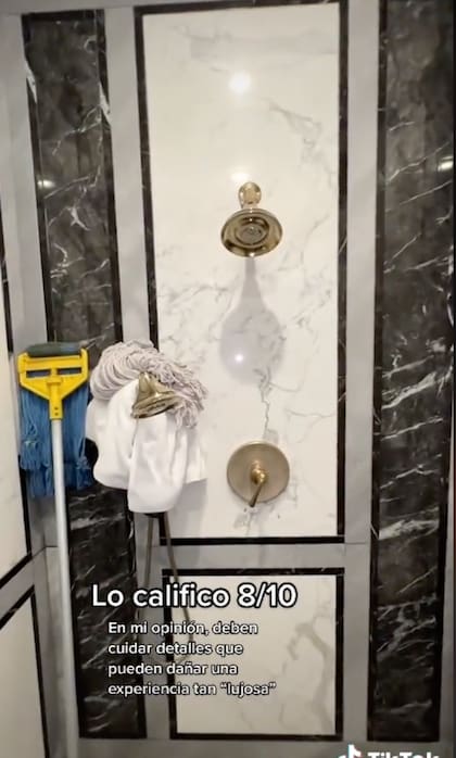 Así luce el depósito de escobas en el restaurante de Versace en Miami