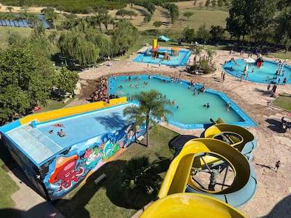 Así luce el parque acuático hoy, un imán de familias en plan de descanso
