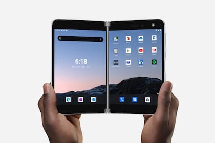 Así luce el Surface Duo, un teléfono celular de Microsoft equipado con dos pantallas y Android 10