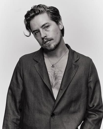 Así luce hoy Cole Sprouse, a la edad de 33 años