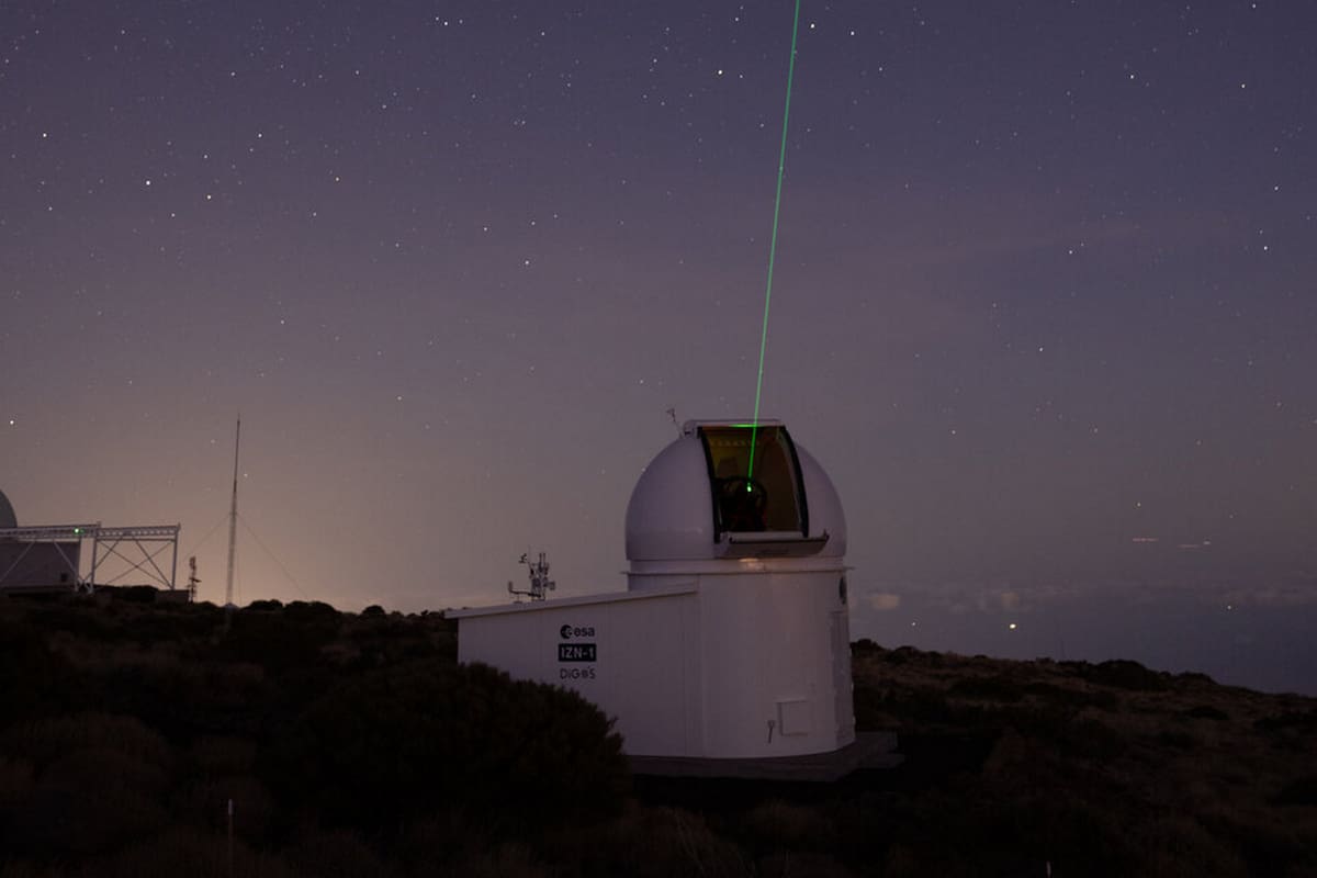 Así luce la estación de la Agencia Espacial Europea en Tenerife, España, equipado con un sistema láser que busca identificar y alterar la órbita los miles de objetos que conforman la basura espacial que rodea a la Tierra
