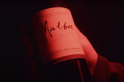 Así luce la etiqueta del vino inspirado en una etiqueta ficticia que apareció en el videojuego Call of Duty