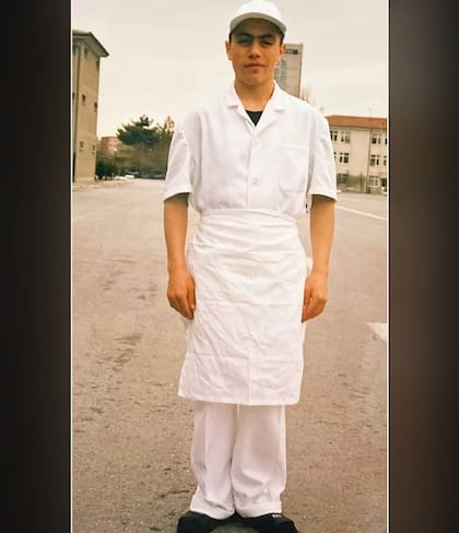 Así lucía el excéntrico chef Salt Bae cuando era aprendiz