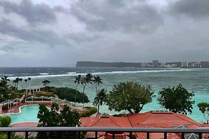 Así lucia la Bahía de Noverlooking Tumon Bay, en Guam, antes de la llegada del tifón Mawar