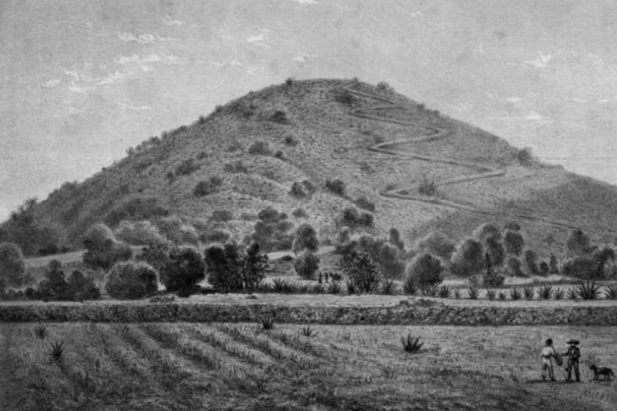 Así lucía la montaña que descubrieron en 1870 y que resultó ser un templo indígena