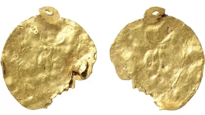 Así lucían los aretes antiguos que encontróel detector de metales