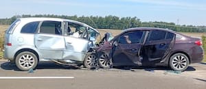 Murieron tres personas tras un choque frontal entre dos autos en la ruta nacional 12