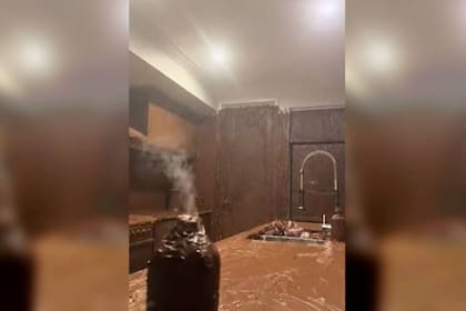 Así quedó cubierta la cocina luego de que el tiktoker la cubriera con un producto insólito