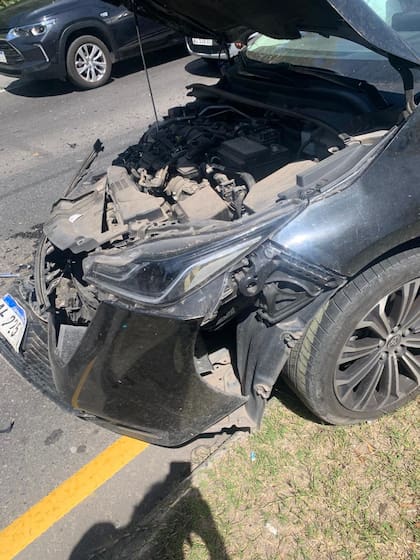 Así quedó el auto de Ricardo Bochini