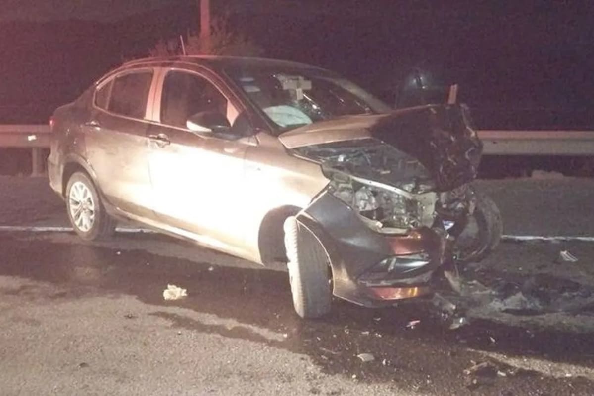 Así quedó el auto que chocó en Chile.