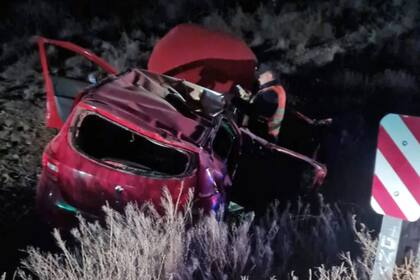 Así quedó el auto tras el vuelco, la familia que lo ocupaba resultó con heridas leves