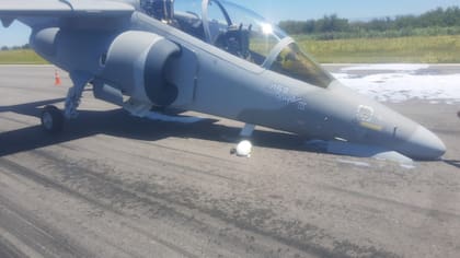 Así quedó el avión luego del aterrizaje de emergencia