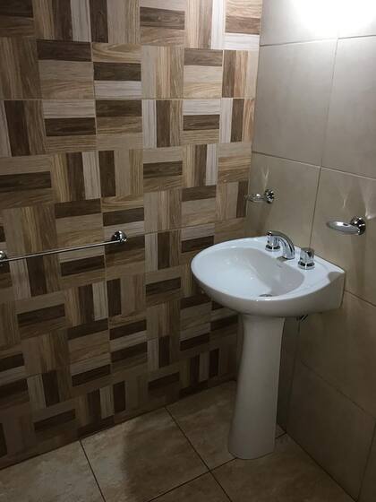 Así quedó el baño de una casa hecho a nuevo