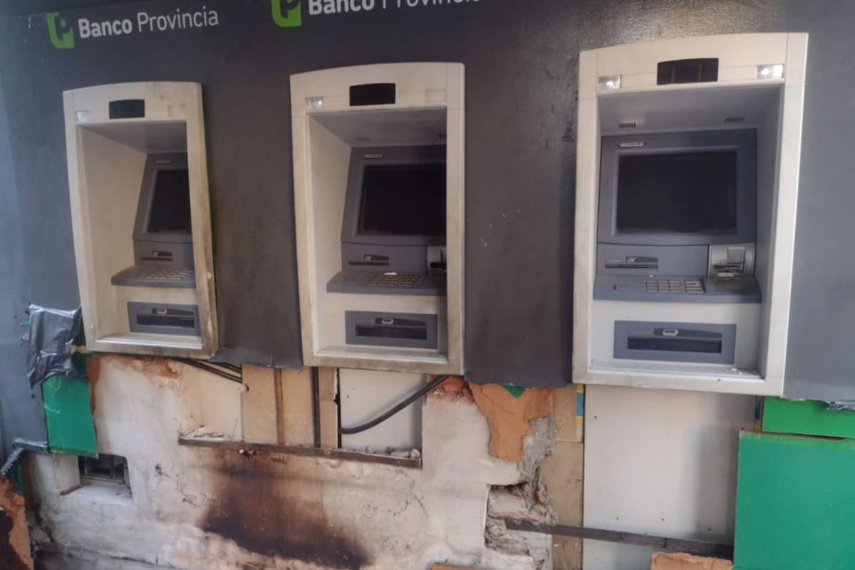 Así quedó el cajero tras la fuerte explosión