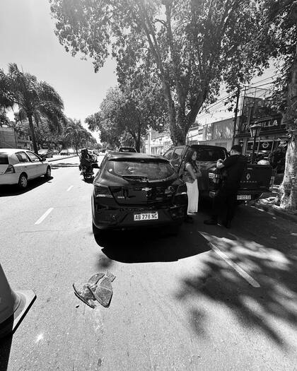 Así quedó el Chevrolet Onix tras el robo a mano armada en Rosario