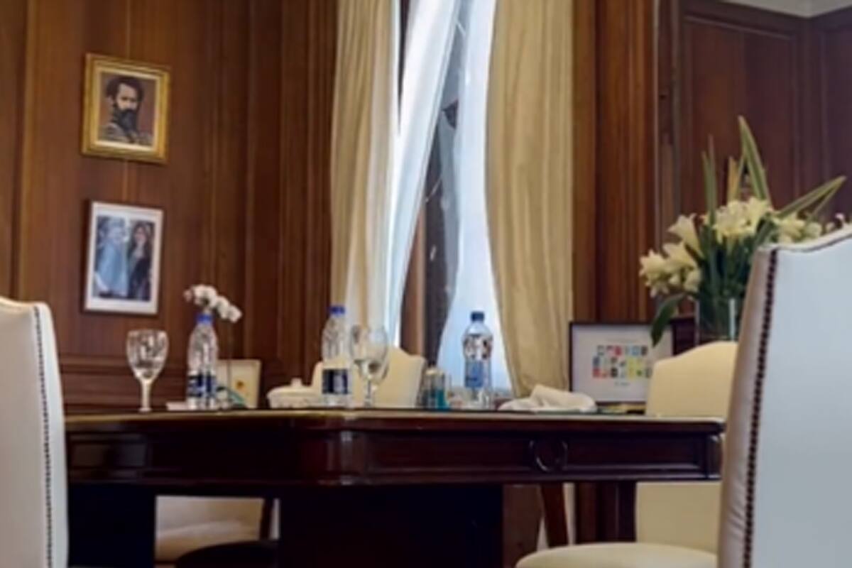 Así quedó el despacho de la vicepresidenta, Cristina Kirchner, luego de se atacado a piedrazos durante una manifestación contra el FMI en las inmediaciones del Congreso de la Nación