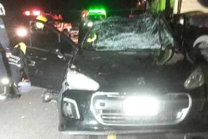 Así quedó el Peugeot en el que viajaban los hermanos tras el accidente