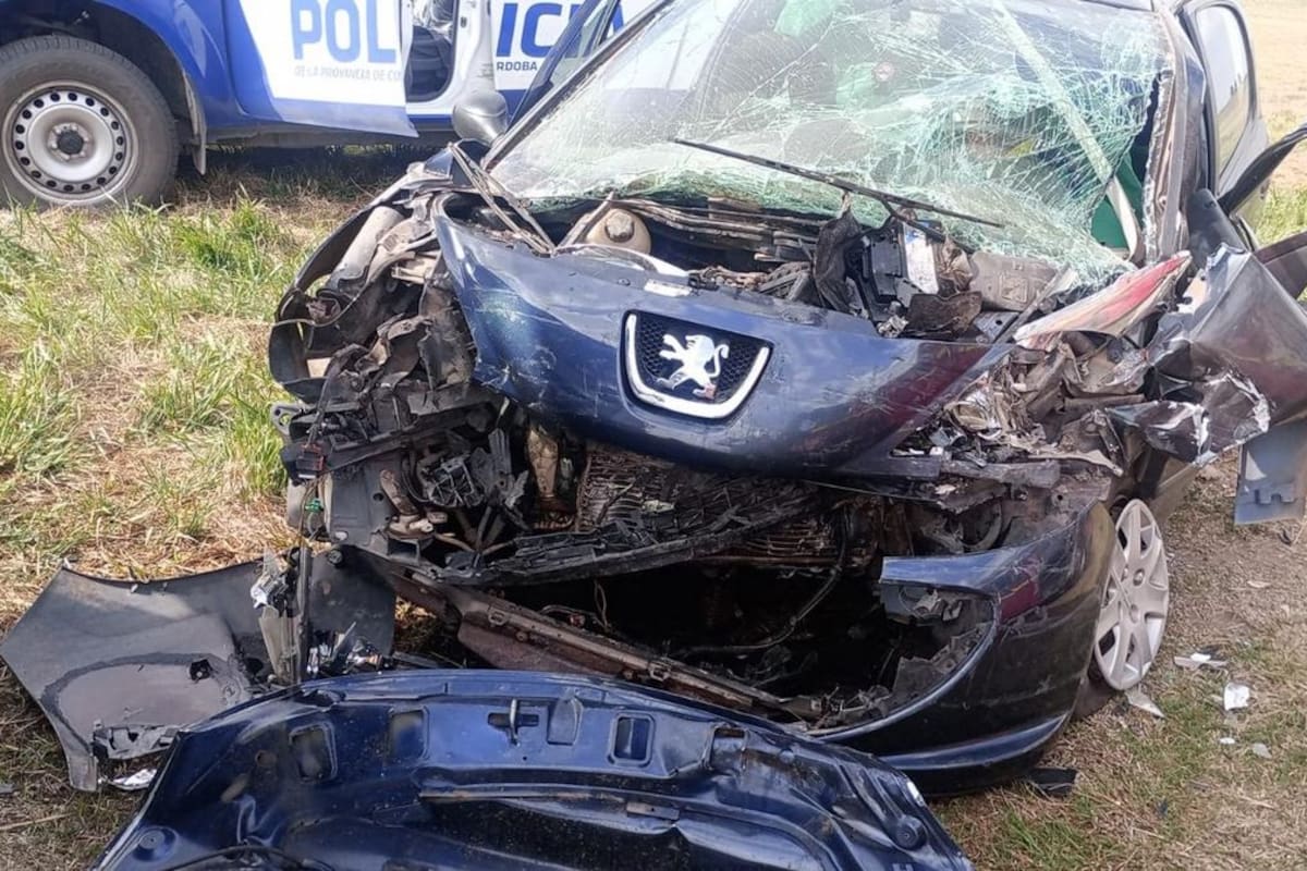 Así quedó el Peugeot tras el fatal accidente en Córdoba.