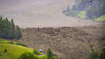 Así quedó el pueblo de Blatten, parcialmente sepultado por el hielo y el lodo