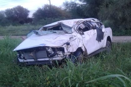 Así quedo la camioneta, con el techo aplastado luego de dar varios tumbos, en la que murieron en el acto cuatro mujeres chaqueñas que se dirigían a Salta
