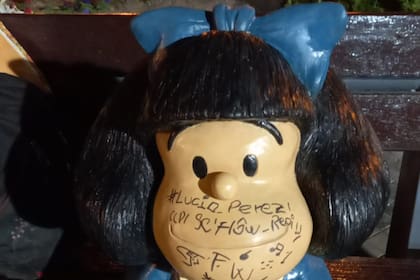 Así quedó la cara de Mafalda tras el ataque de los vándalos, quienes serán procesados por daños. Foto Gentileza Ciudad de Mendoza