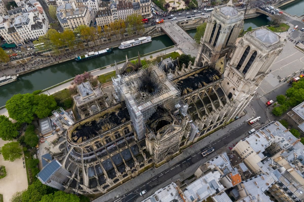 Así quedó la catedral de Notre Dame después del incendio; la imagen está compuesta por múltiples tomas para permitir un zoom con altísimo detalle