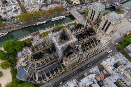 Así quedó la catedral de Notre Dame después del incendio; la imagen está compuesta por múltiples tomas para permitir un zoom con altísimo detalle