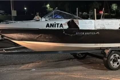 Así quedó la embarcación Anita, tras el choque.
