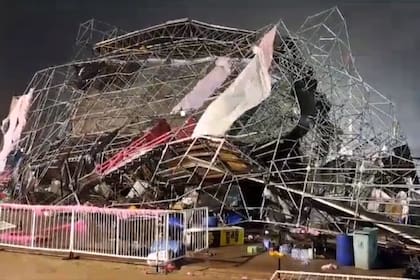 Así quedó la estructura del escenario principal de la fiesta Bresh tras el temporal