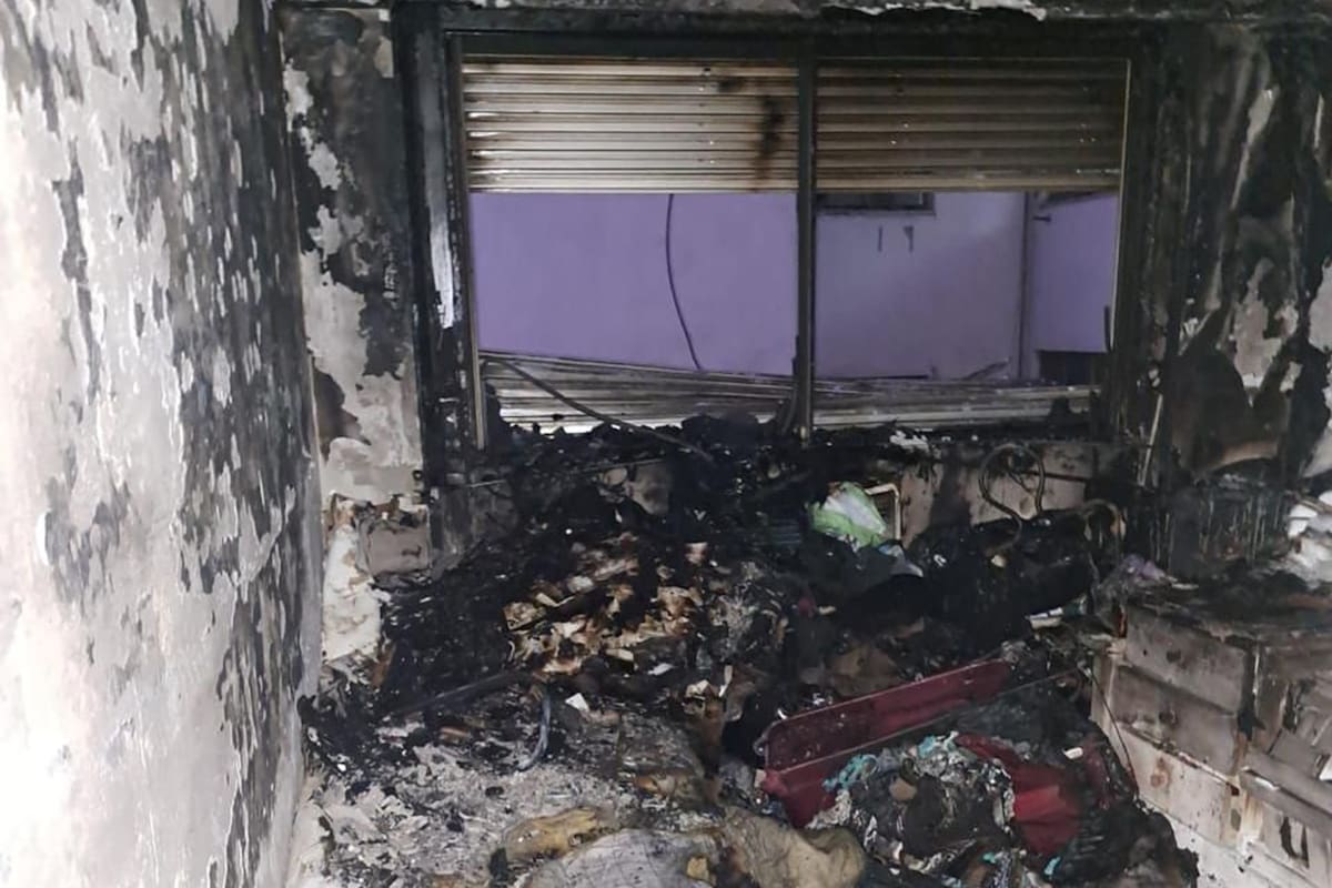 Así quedó la habitación que incendió el detenido, en el séptimo piso de un edificio ubicado en Paraná al 400 (Prensa MPFCABA)