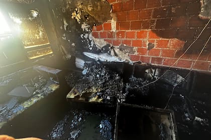 Así quedó la redacción de la Revista Anfibia tras el incendio