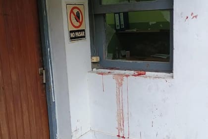 Así quedó la ventana de la Morgue tras los ataques de la mujer