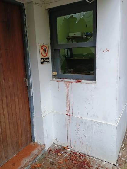 Así quedó la ventana de la Morgue tras los ataques de la mujer