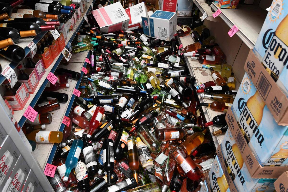 Así quedó un local de bebidas en Ridgecrest