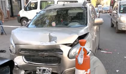 Así quedó uno de los autos tras el choque