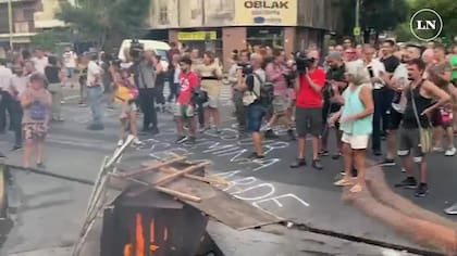 Así reclamaban los vecinos frente a Edesur por los cortes de luz