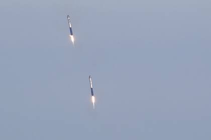 Así regresaban dos de los tres impulsores del Falcon Heavy de SpaceX