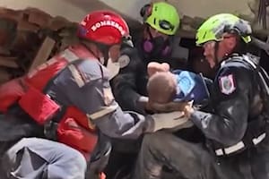 Rescataron a un bebé después de estar tres días bajo los escombros tras los terremotos en Venezuela