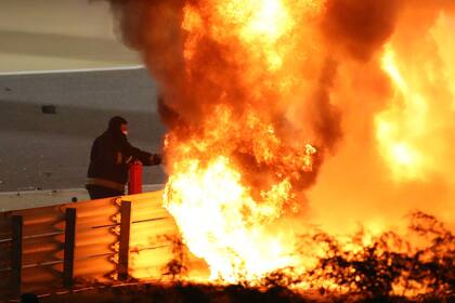 Así salía Grosjean de la feroz explosión de su auto