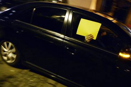 Así salía uno de los detenidos del hotel