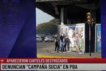 Así se destrozan carteles de candidatos opositores