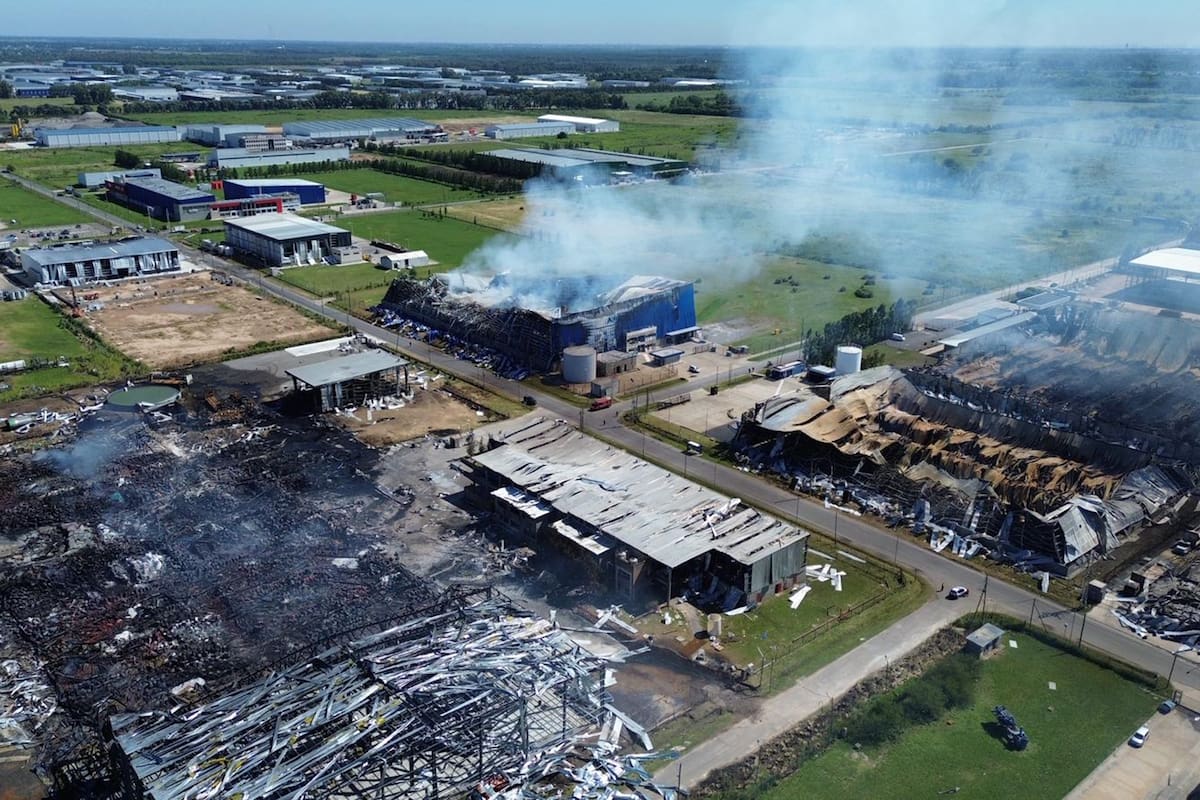 Así se encuentra la zona donde se produjo el incendio en el Polígono Industrial de Ezeiza
