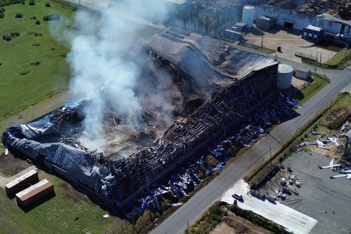 Así se encuentra la zona donde se produjo un incendio seguido de una explosión en Ezeiza